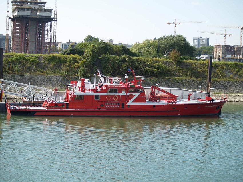 Feuerloeschboot 10-2      P207.JPG